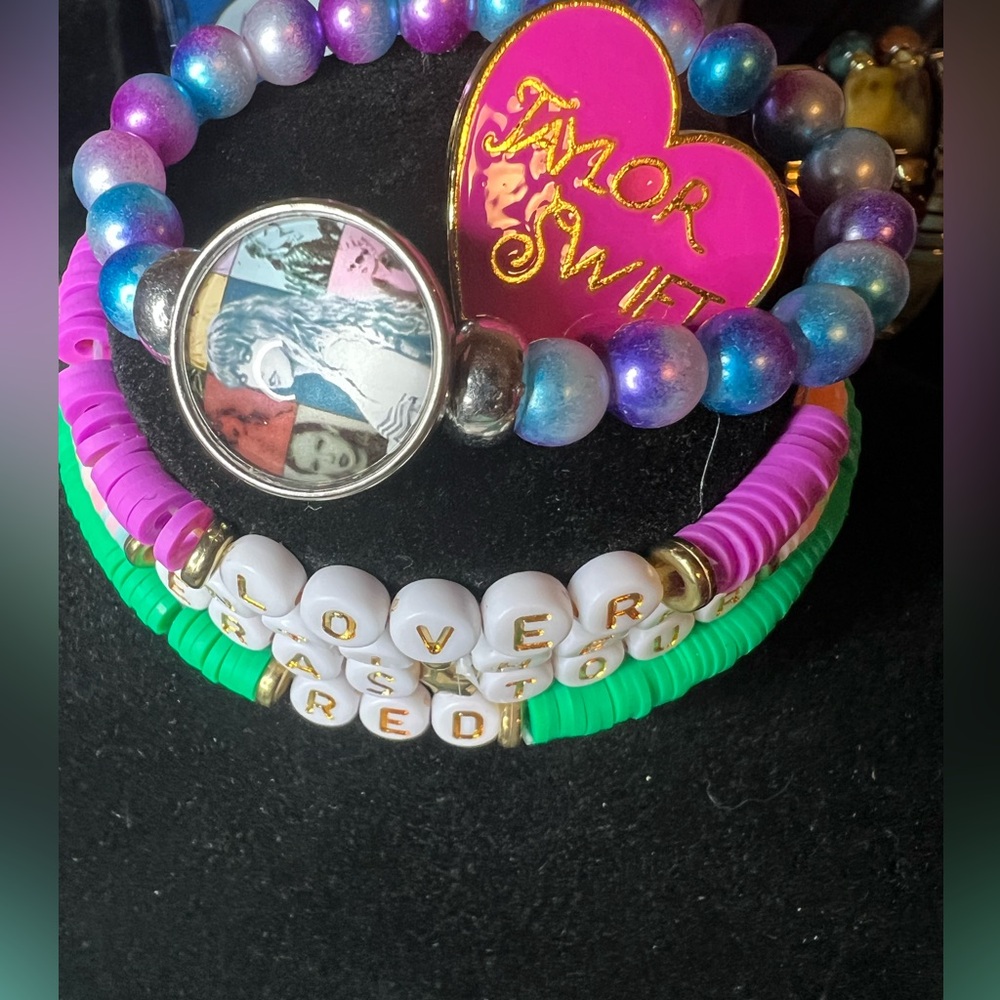 ❤️Swiftie Bundle for any true fan Colorful Beaded Bracelet Set and pin
36A